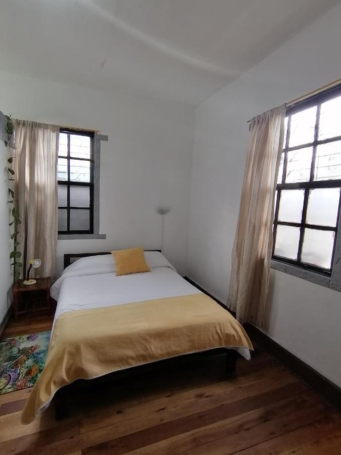 Galapagos Natural Life Hostel Quito Esterno foto